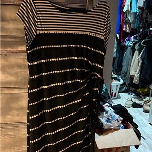 Black and White Midi Dress with Crew Neck and Short Sleeves